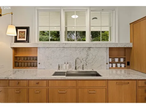 875 W 36th Avenue Eugene OR 97405