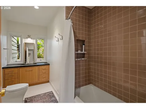 875 W 36th Avenue Eugene OR 97405