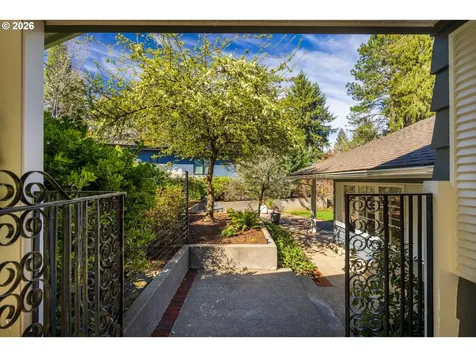 875 W 36th Avenue Eugene OR 97405