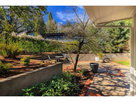 875 W 36th Avenue Eugene OR 97405