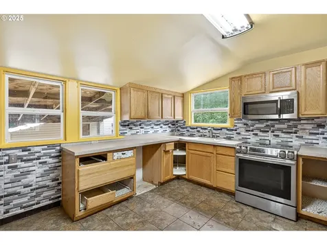 9734 N Exeter Avenue Portland OR 97203