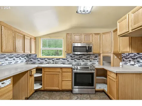 9734 N Exeter Avenue Portland OR 97203