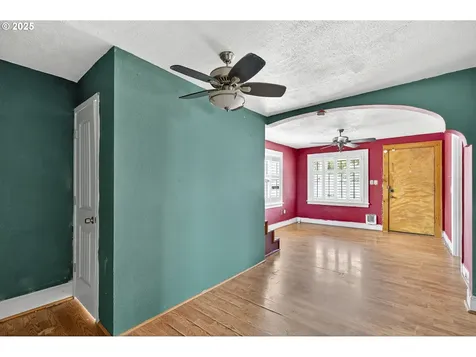9734 N Exeter Avenue Portland OR 97203