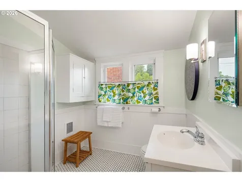 775 W 11th Avenue Eugene OR 97402