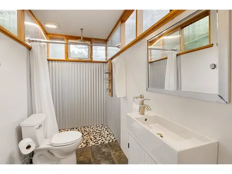 775 W 11th Avenue Eugene OR 97402