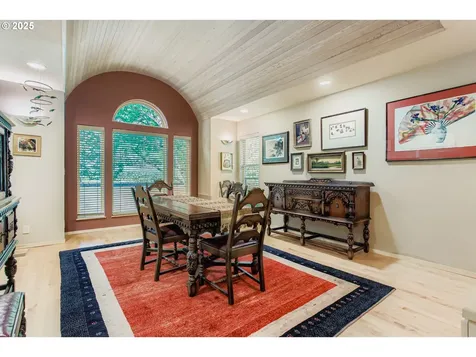 3902 SW Mount Adams Drive Portland OR 97239
