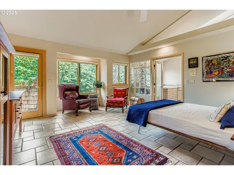 3902 SW Mount Adams Drive Portland OR 97239