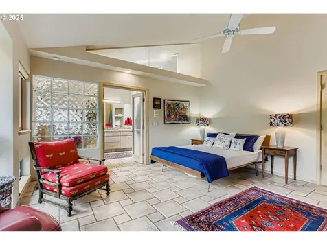3902 SW Mount Adams Drive Portland OR 97239