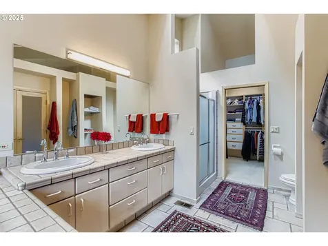 3902 SW Mount Adams Drive Portland OR 97239
