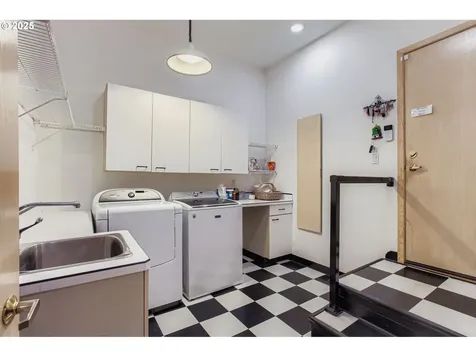 3902 SW Mount Adams Drive Portland OR 97239