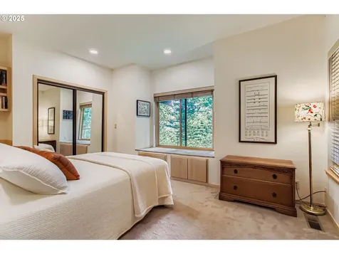 3902 SW Mount Adams Drive Portland OR 97239