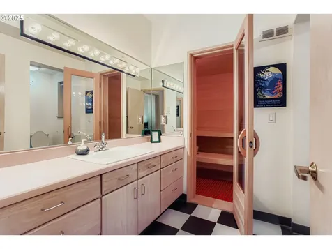 3902 SW Mount Adams Drive Portland OR 97239