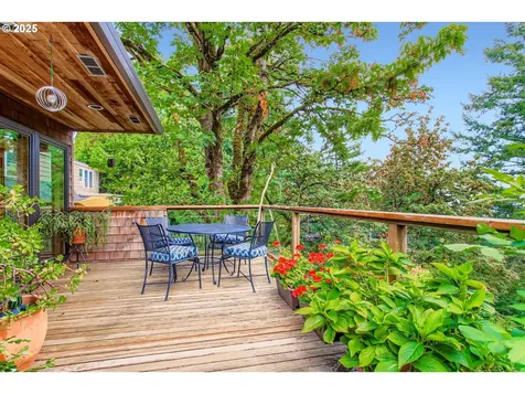 3902 SW Mount Adams Drive Portland OR 97239