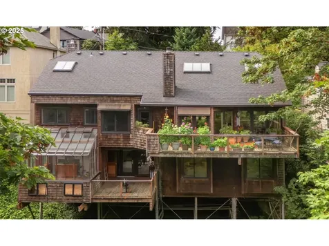 3902 SW Mount Adams Drive Portland OR 97239