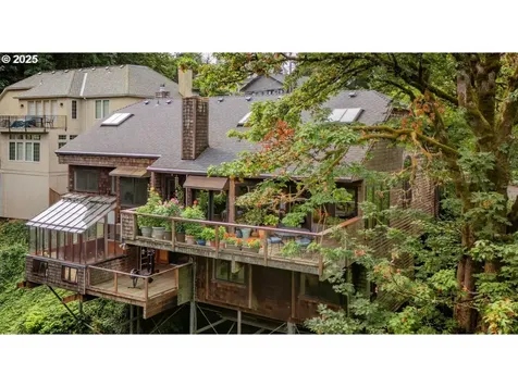 3902 SW Mount Adams Drive Portland OR 97239