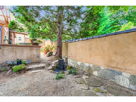 3902 SW Mount Adams Drive Portland OR 97239