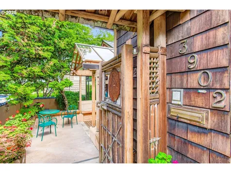 3902 SW Mount Adams Drive Portland OR 97239