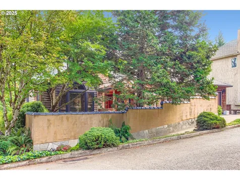 3902 SW Mount Adams Drive Portland OR 97239