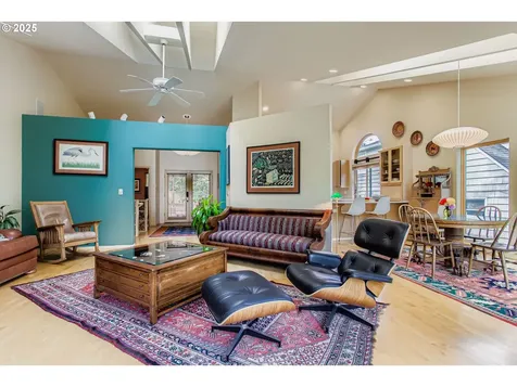 3902 SW Mount Adams Drive Portland OR 97239