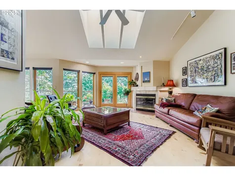 3902 SW Mount Adams Drive Portland OR 97239