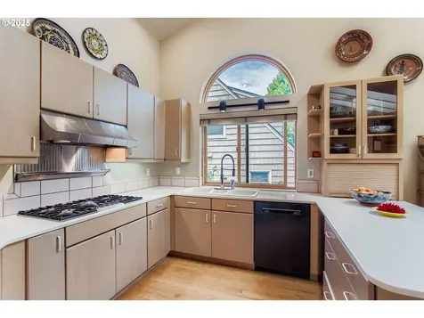 3902 SW Mount Adams Drive Portland OR 97239