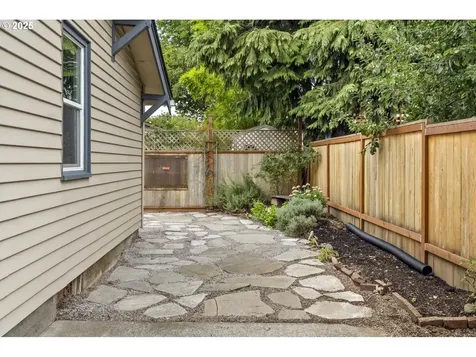 8929 N Mckenna Avenue Portland OR 97203