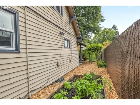 8929 N Mckenna Avenue Portland OR 97203