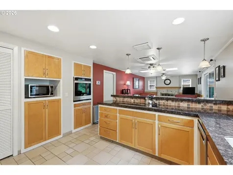 4032 Normandy Way Eugene OR 97405