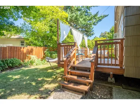 9025 NE Fremont Street Portland OR 97220