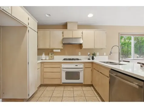 3728 NE 156th Avenue Portland OR 97230