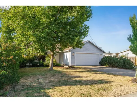 1230 W Fairview Drive Springfield OR 97477