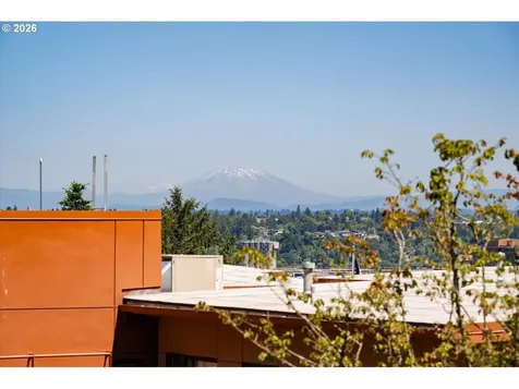 762 NW Westover Square Portland OR 97210