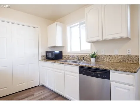 6643 SE 90th Avenue Portland OR 97266
