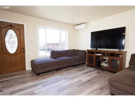 6643 SE 90th Avenue Portland OR 97266