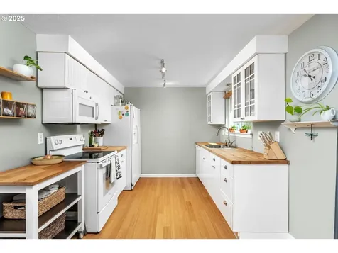 6837 SE Gladstone Street Portland OR 97206