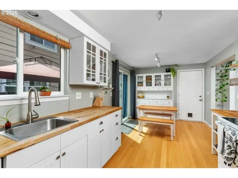 6837 SE Gladstone Street Portland OR 97206