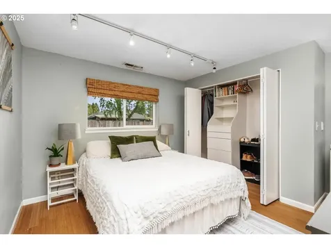 6837 SE Gladstone Street Portland OR 97206