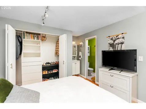 6837 SE Gladstone Street Portland OR 97206