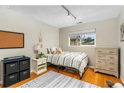 6837 SE Gladstone Street Portland OR 97206
