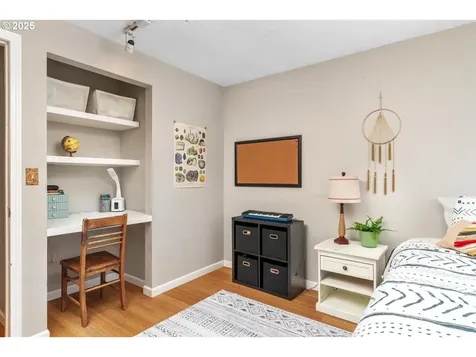 6837 SE Gladstone Street Portland OR 97206