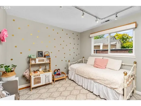 6837 SE Gladstone Street Portland OR 97206