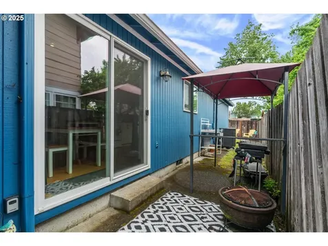 6837 SE Gladstone Street Portland OR 97206