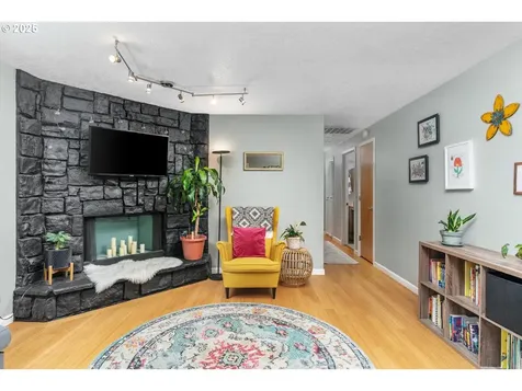 6837 SE Gladstone Street Portland OR 97206