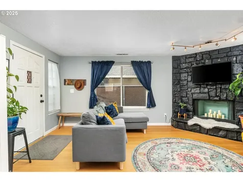 6837 SE Gladstone Street Portland OR 97206