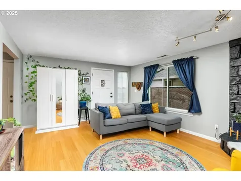 6837 SE Gladstone Street Portland OR 97206
