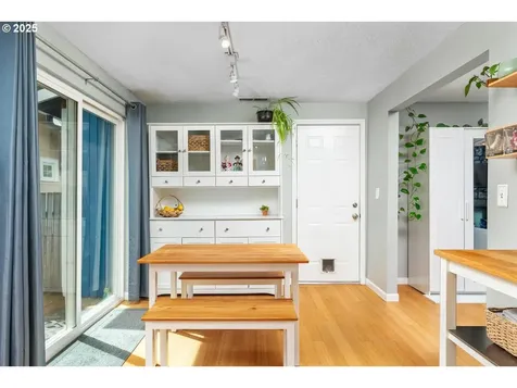 6837 SE Gladstone Street Portland OR 97206