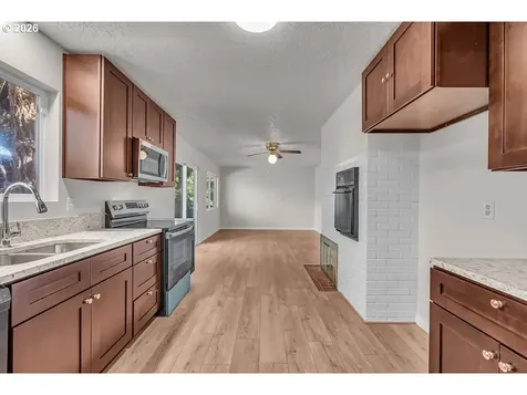 4888 38th Place NE Salem OR 97305
