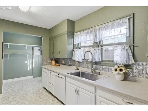 4086 Bell Avenue Eugene OR 97402