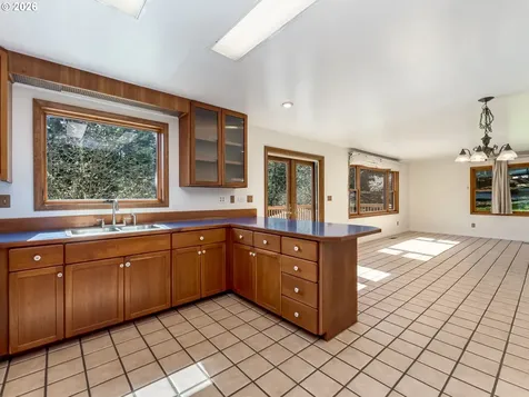 19037 NW Meadow Lake Road Yamhill OR 97148
