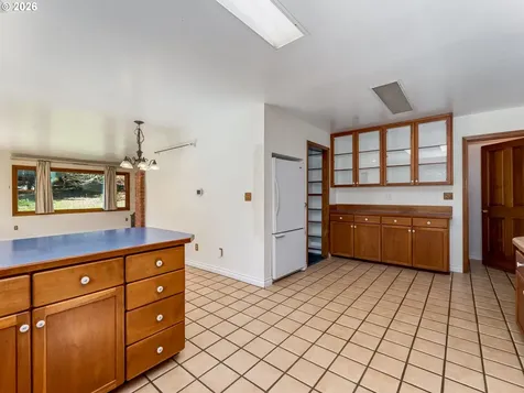 19037 NW Meadow Lake Road Yamhill OR 97148
